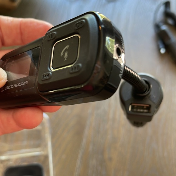 Scosche Universal Bluetooth Hands-Free Car Kit Digital FM Transmitter. Used - Picture 9 of 10